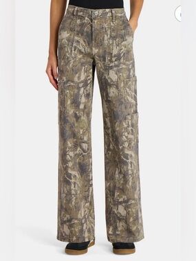 No Boundaries Women’s Camo High Rise Wide-Leg Cargo Pants
